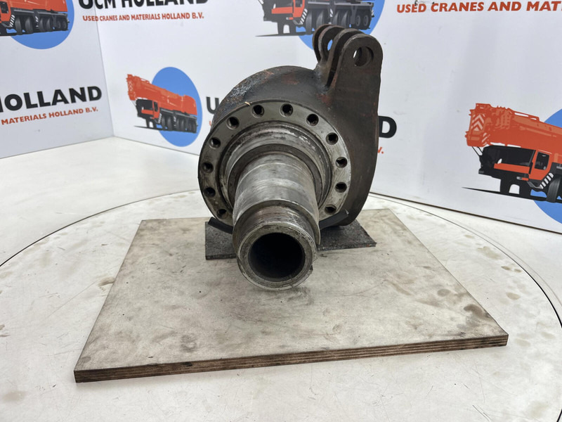 Krupp KMK 3045 Steering knuckle 16 holes - Fusée d'essieu pour Grue: photos 2 Krupp KMK 3045 Steering knuckle 16 holes - Fusée d'essieu pour Grue: photos 2
