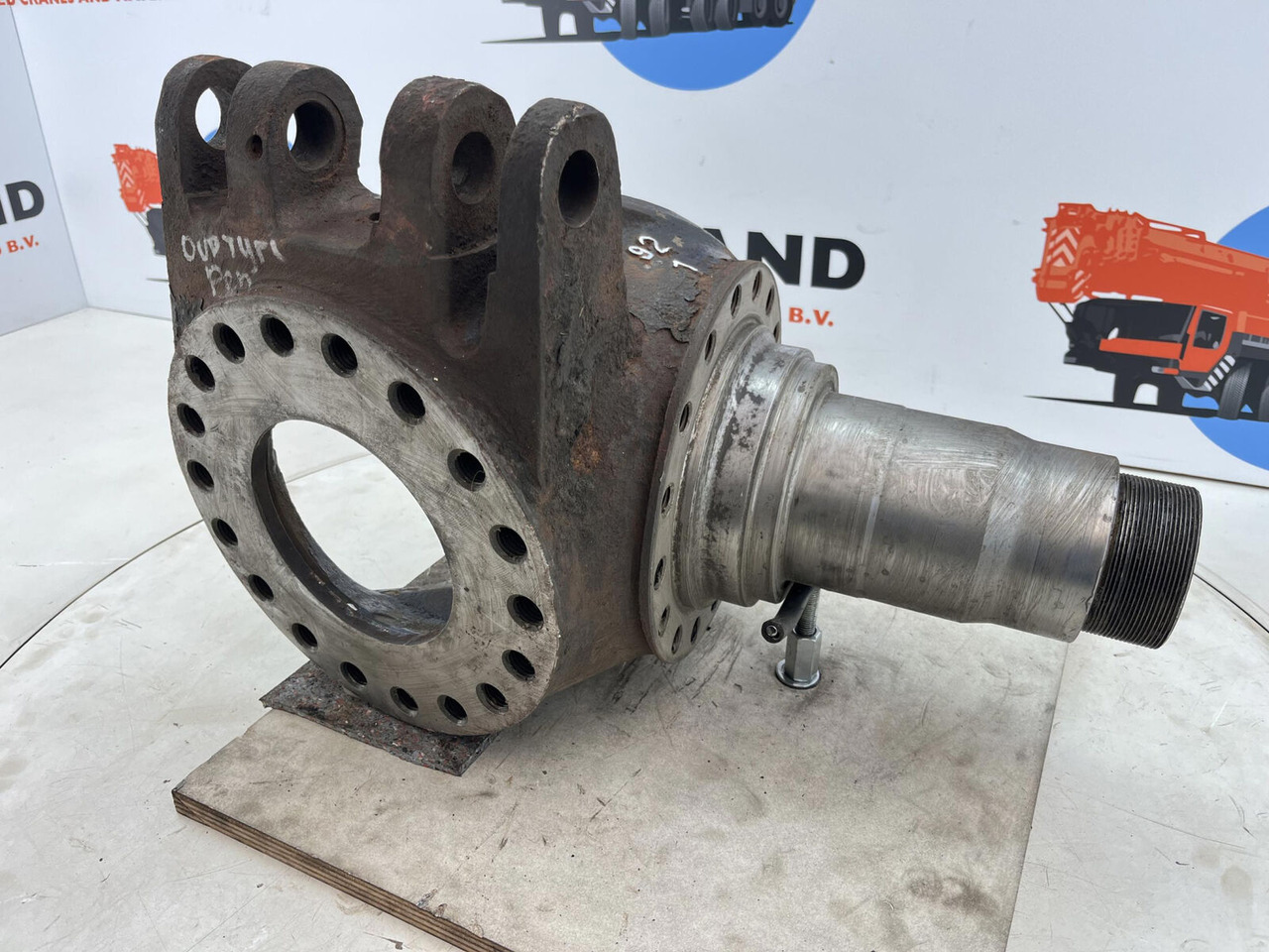 Krupp KMK 3045 Steering knuckle 16 holes - Fusée d'essieu pour Grue mobile: photos 3 Krupp KMK 3045 Steering knuckle 16 holes - Fusée d'essieu pour Grue mobile: photos 3