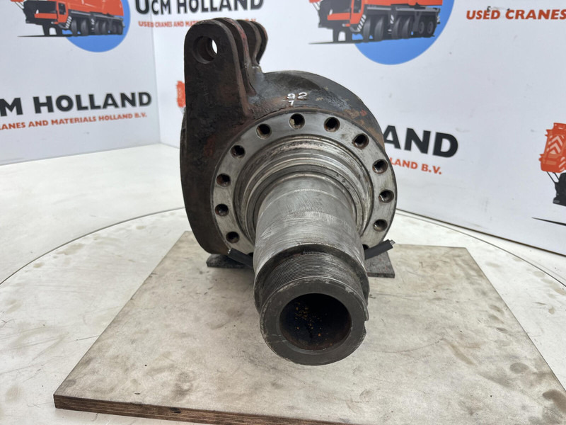 Krupp KMK 3045 Steering knuckle 16 holes - Fusée d'essieu pour Grue: photos 2 Krupp KMK 3045 Steering knuckle 16 holes - Fusée d'essieu pour Grue: photos 2