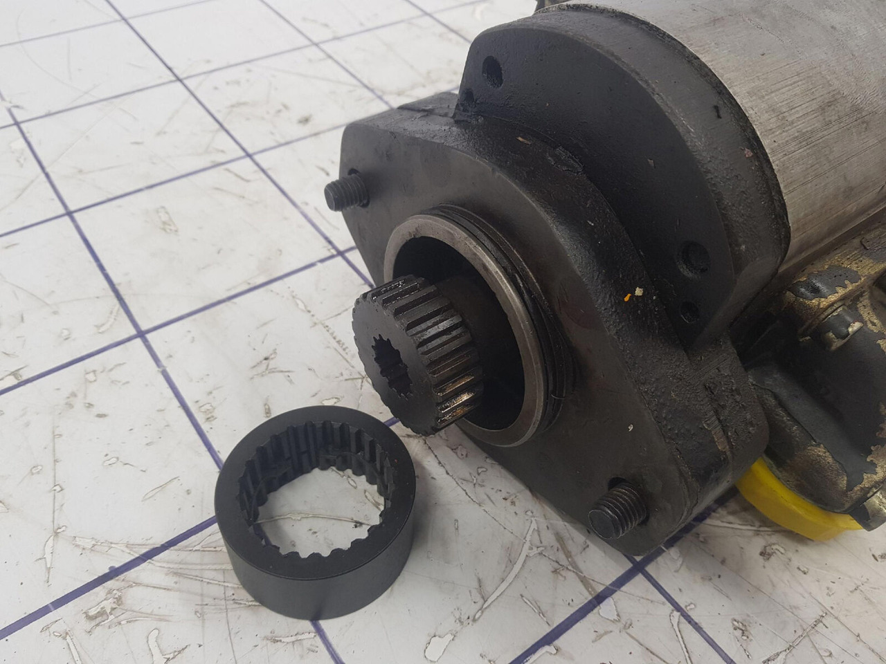 Krupp KMK 3045 four way gear pump - Pompe hydraulique pour Grue mobile: photos 5 Krupp KMK 3045 four way gear pump - Pompe hydraulique pour Grue mobile: photos 5