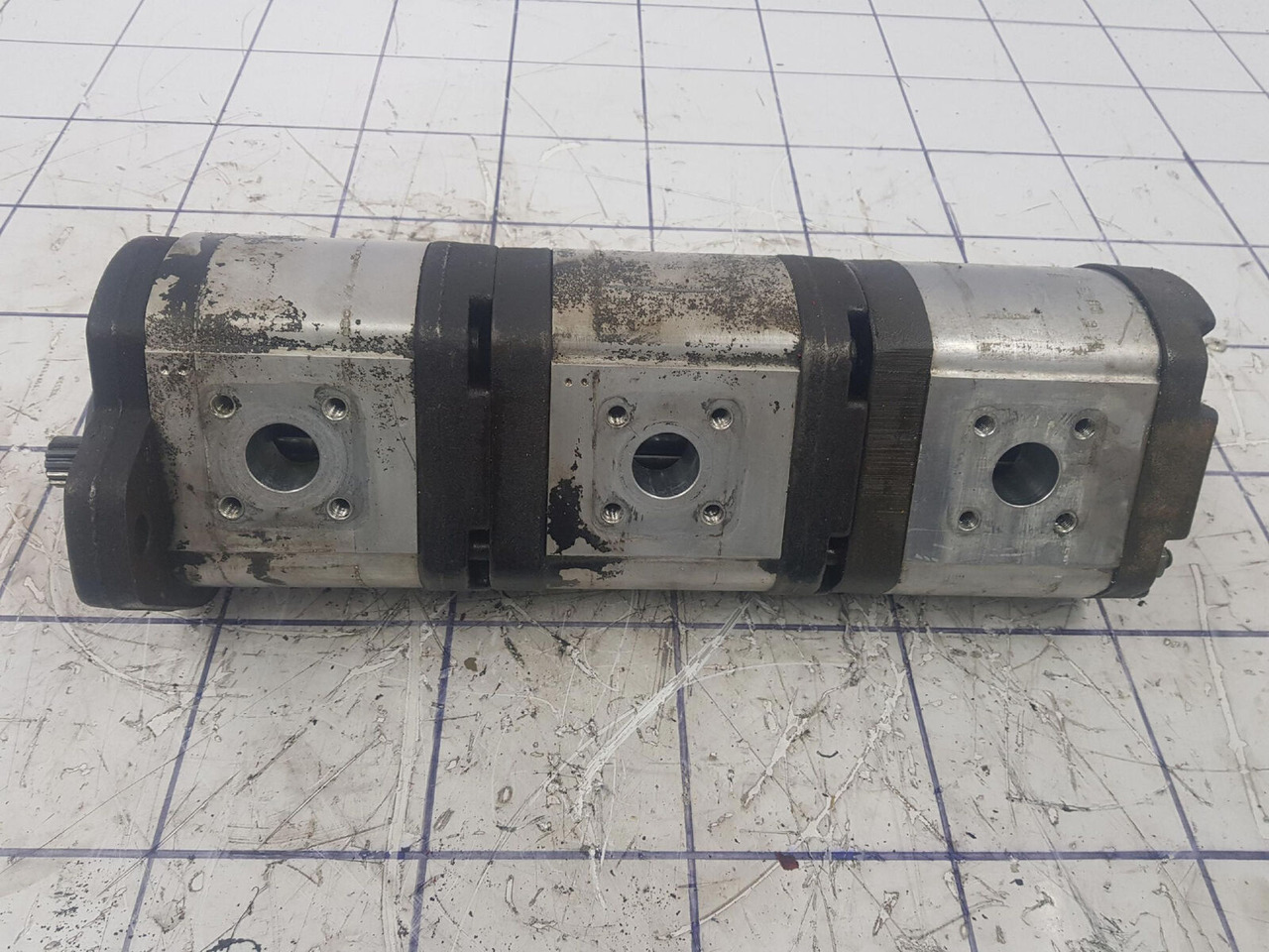 Krupp KMK 4070 three way gear pump - Pompe hydraulique pour Grue mobile: photos 4 Krupp KMK 4070 three way gear pump - Pompe hydraulique pour Grue mobile: photos 4