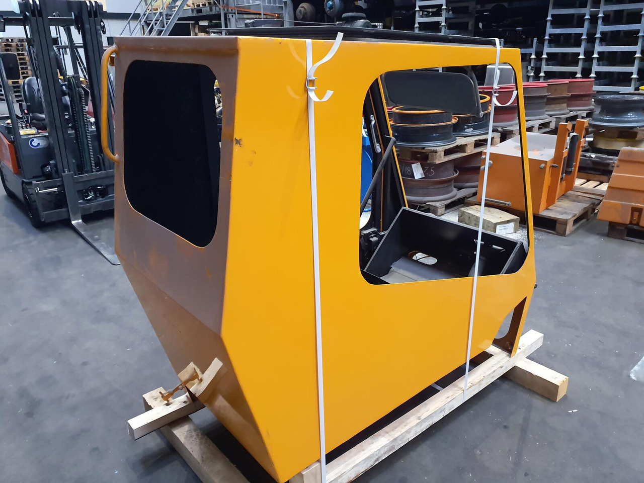 Krupp KMK 5100 upper cabin - Cabine pour Grue mobile: photos 3 Krupp KMK 5100 upper cabin - Cabine pour Grue mobile: photos 3