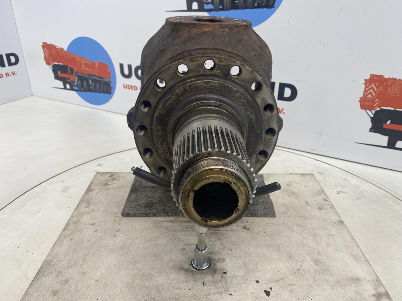 Liebherr LTM 1025 Steering knuckle 16 holes axle 1 - Fusée d'essieu pour Grue mobile: photos 2 Liebherr LTM 1025 Steering knuckle 16 holes axle 1 - Fusée d'essieu pour Grue mobile: photos 2