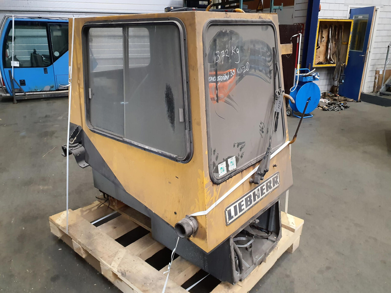 Liebherr LTM 1030 lower cabin - Cabine pour Grue mobile: photos 1 Liebherr LTM 1030 lower cabin - Cabine pour Grue mobile: photos 1