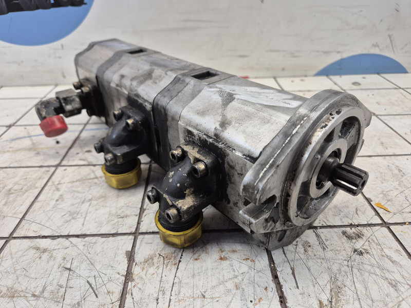 Liebherr LTM 1035-2 3 way gear pump - Pompe hydraulique pour Grue: photos 2 Liebherr LTM 1035-2 3 way gear pump - Pompe hydraulique pour Grue: photos 2