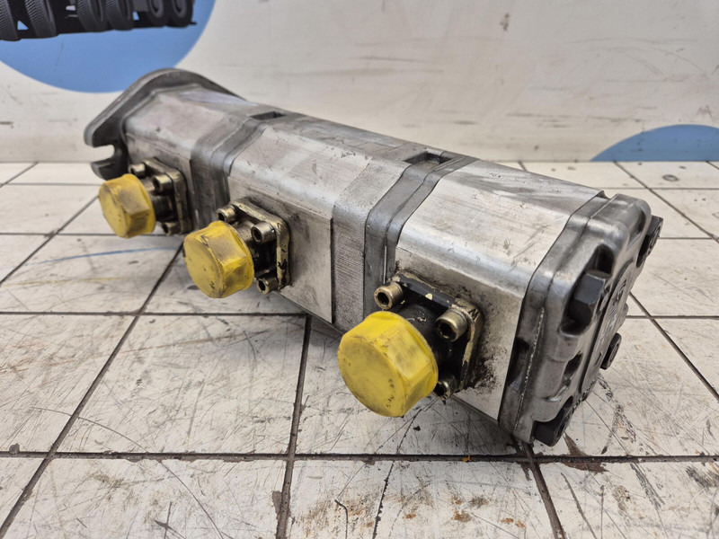 Liebherr LTM 1035-2 3 way gear pump - Pompe hydraulique pour Grue: photos 4 Liebherr LTM 1035-2 3 way gear pump - Pompe hydraulique pour Grue: photos 4