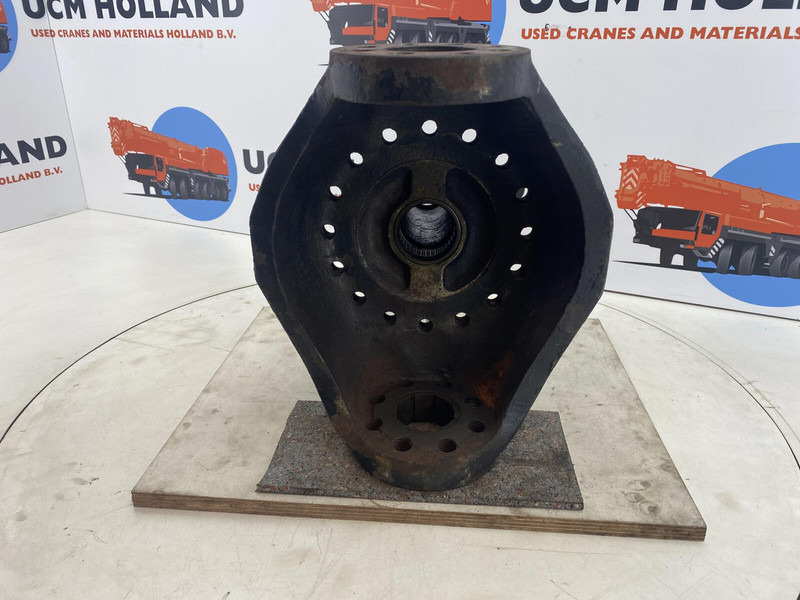 Liebherr LTM 1035/2 Steering knuckle 16 holes - Fusée d'essieu pour Grue: photos 5 Liebherr LTM 1035/2 Steering knuckle 16 holes - Fusée d'essieu pour Grue: photos 5