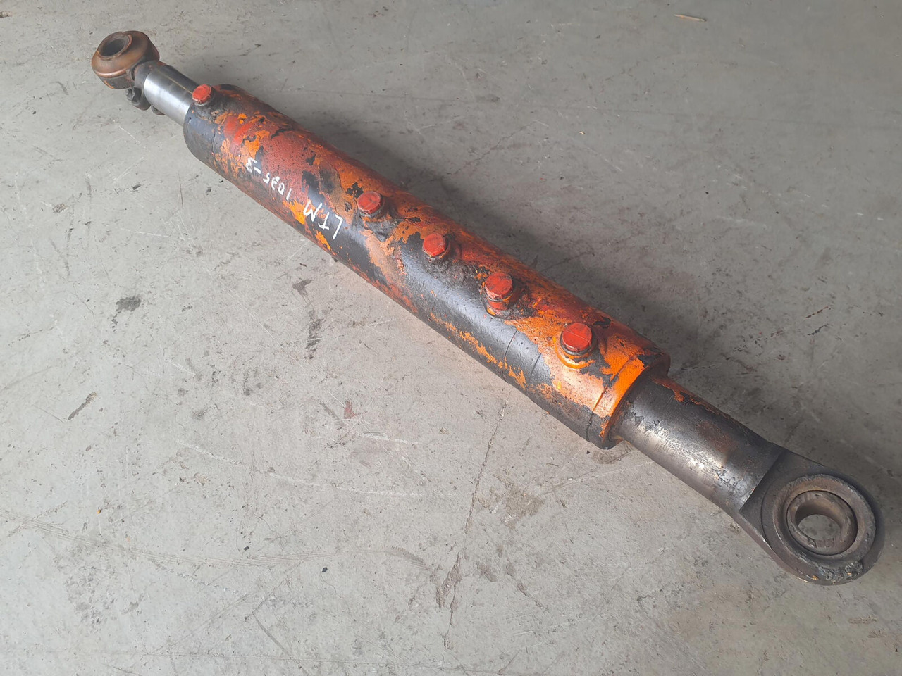 Liebherr LTM 1035 LTM 1025 steering locking cylinder - Vérin hydraulique pour Grue mobile: photos 1 Liebherr LTM 1035 LTM 1025 steering locking cylinder - Vérin hydraulique pour Grue mobile: photos 1
