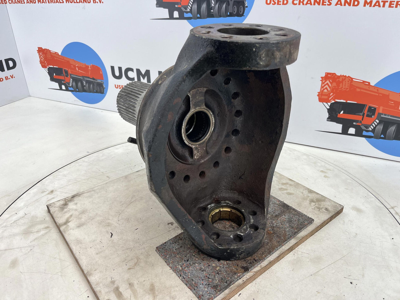 Liebherr LTM 1035 Steering knuckle 16 holes axle 1 - Fusée d'essieu pour Grue mobile: photos 4 Liebherr LTM 1035 Steering knuckle 16 holes axle 1 - Fusée d'essieu pour Grue mobile: photos 4