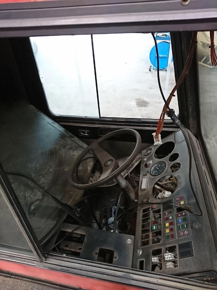 Liebherr LTM 1035 lower cabin - Cabine pour Grue mobile: photos 4 Liebherr LTM 1035 lower cabin - Cabine pour Grue mobile: photos 4