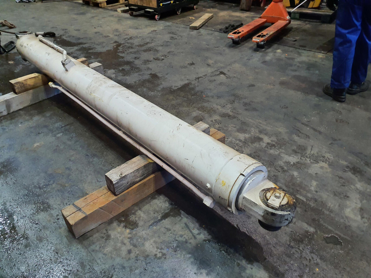 Liebherr LTM 1045-3.1 boom cylinder - Vérin hydraulique pour Grue mobile: photos 1 Liebherr LTM 1045-3.1 boom cylinder - Vérin hydraulique pour Grue mobile: photos 1