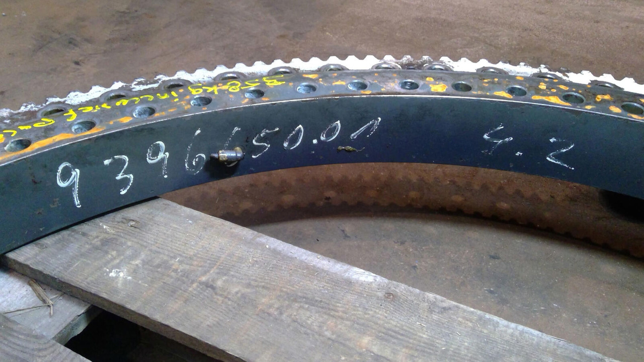 Liebherr LTM 1045-3.1 slew ring - Couronne d'orientation pour Grue mobile: photos 3 Liebherr LTM 1045-3.1 slew ring - Couronne d'orientation pour Grue mobile: photos 3
