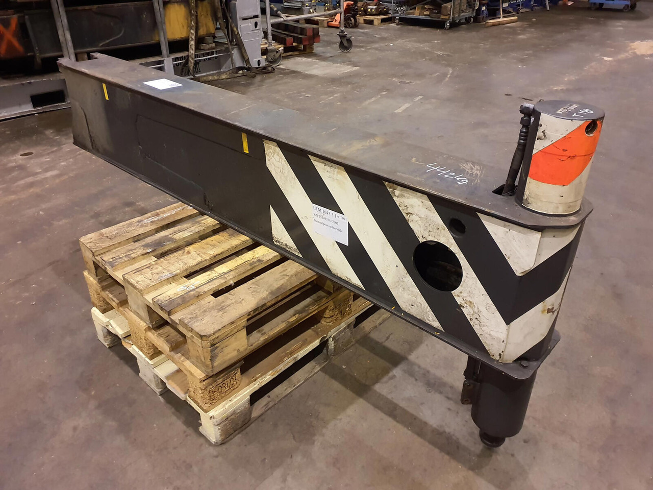 Liebherr LTM 1045-3.1 sliding beam rear complete - Suspension pour Grue mobile: photos 1 Liebherr LTM 1045-3.1 sliding beam rear complete - Suspension pour Grue mobile: photos 1