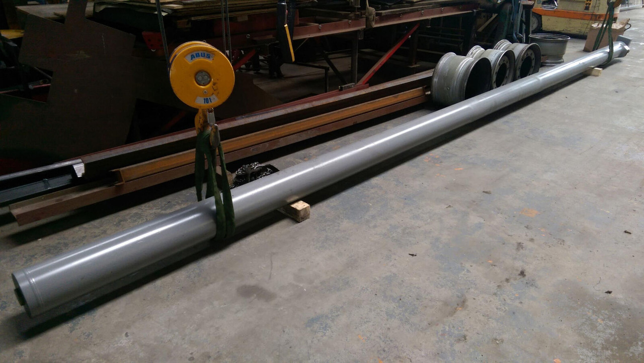 Liebherr LTM 1045-3.1 telescopic cylinder single - Vérin hydraulique pour Grue mobile: photos 3 Liebherr LTM 1045-3.1 telescopic cylinder single - Vérin hydraulique pour Grue mobile: photos 3
