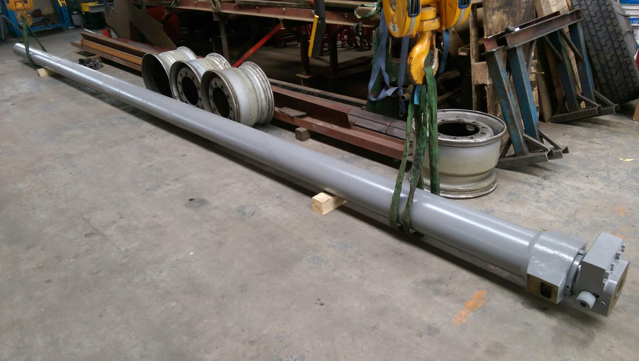 Liebherr LTM 1045-3.1 telescopic cylinder single - Vérin hydraulique pour Grue mobile: photos 1 Liebherr LTM 1045-3.1 telescopic cylinder single - Vérin hydraulique pour Grue mobile: photos 1