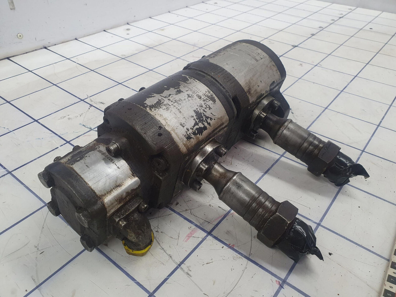 Liebherr LTM 1050-1 TRIPLE GEAR PUMP - Pompe hydraulique pour Grue mobile: photos 3 Liebherr LTM 1050-1 TRIPLE GEAR PUMP - Pompe hydraulique pour Grue mobile: photos 3