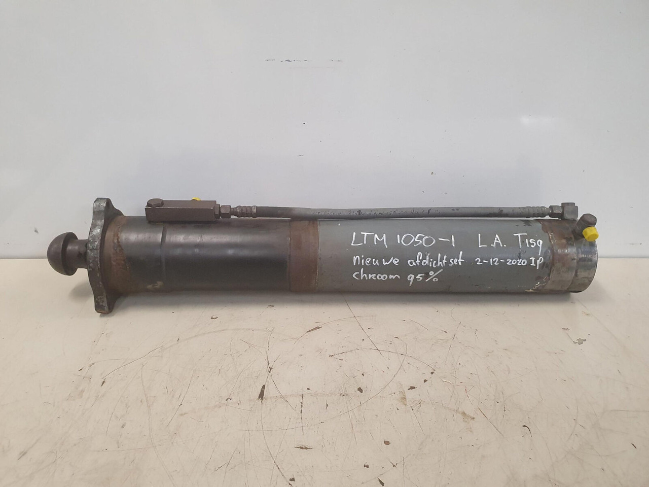 Liebherr LTM 1050-1 outrigger support cylinder rear - Vérin hydraulique pour Grue: photos 2 Liebherr LTM 1050-1 outrigger support cylinder rear - Vérin hydraulique pour Grue: photos 2