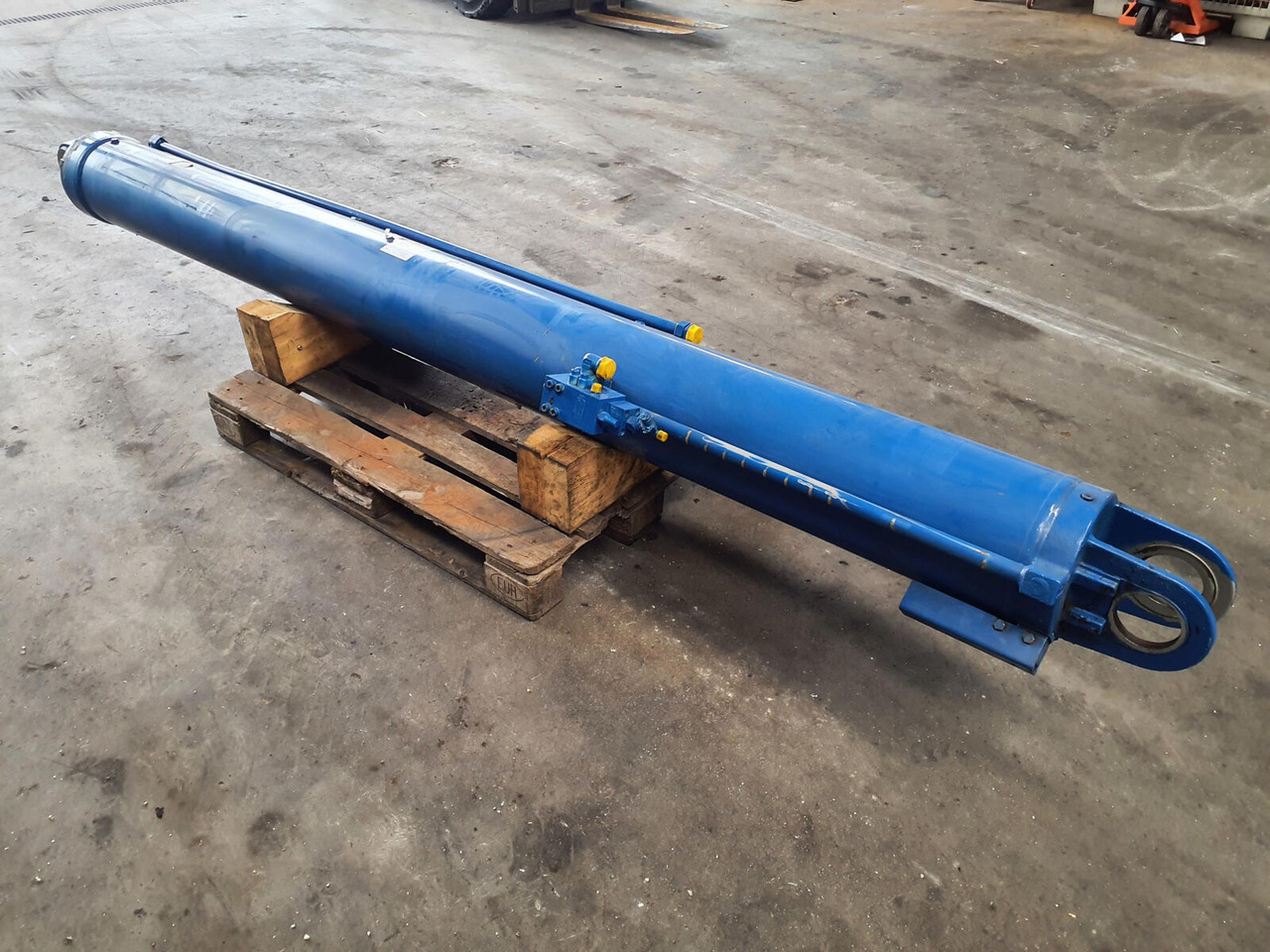 Liebherr LTM 1050-3.1 boom cylinder - Vérin hydraulique pour Grue: photos 1 Liebherr LTM 1050-3.1 boom cylinder - Vérin hydraulique pour Grue: photos 1