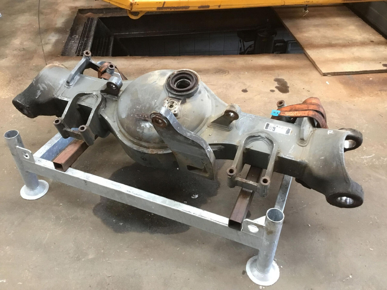 Liebherr LTM 1055-3.2 axle housing axle 2 - Essieu et pièces pour Grue mobile: photos 1 Liebherr LTM 1055-3.2 axle housing axle 2 - Essieu et pièces pour Grue mobile: photos 1