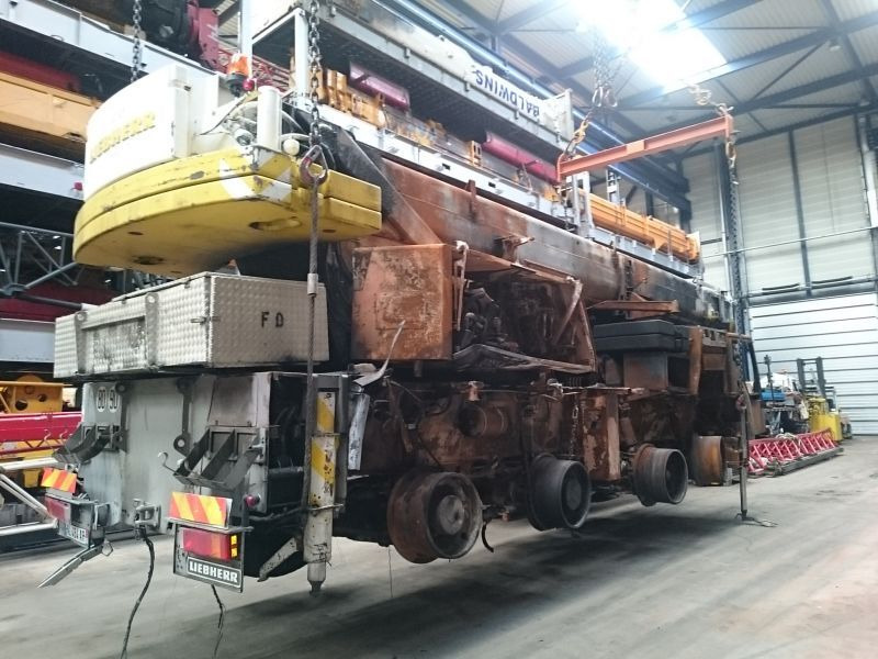 Liebherr LTM 1060-2 for parts - Grue tout-terrain: photos 1 Liebherr LTM 1060-2 for parts - Grue tout-terrain: photos 1