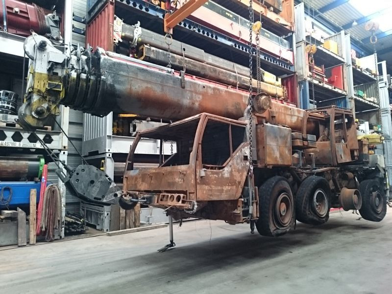 Liebherr LTM 1060-2 for parts - Grue tout-terrain: photos 2 Liebherr LTM 1060-2 for parts - Grue tout-terrain: photos 2
