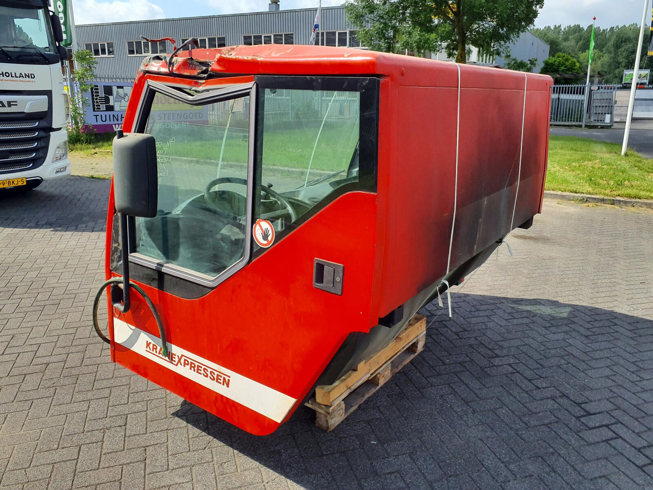 Liebherr LTM 1060-2 lower cabin - Cabine pour Grue mobile: photos 3 Liebherr LTM 1060-2 lower cabin - Cabine pour Grue mobile: photos 3