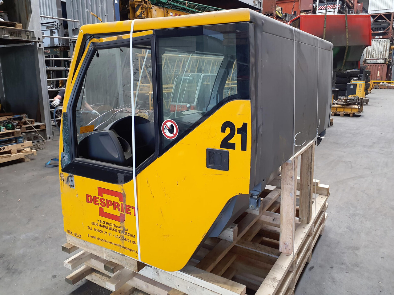 Liebherr LTM 1060-2 lower cabin - Cabine pour Grue mobile: photos 2 Liebherr LTM 1060-2 lower cabin - Cabine pour Grue mobile: photos 2