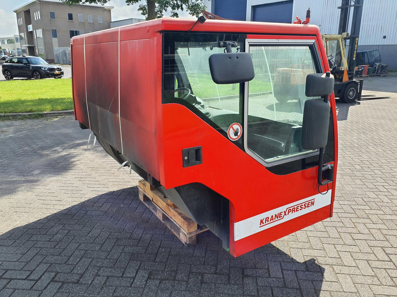 Liebherr LTM 1060-2 lower cabin - Cabine pour Grue mobile: photos 4 Liebherr LTM 1060-2 lower cabin - Cabine pour Grue mobile: photos 4