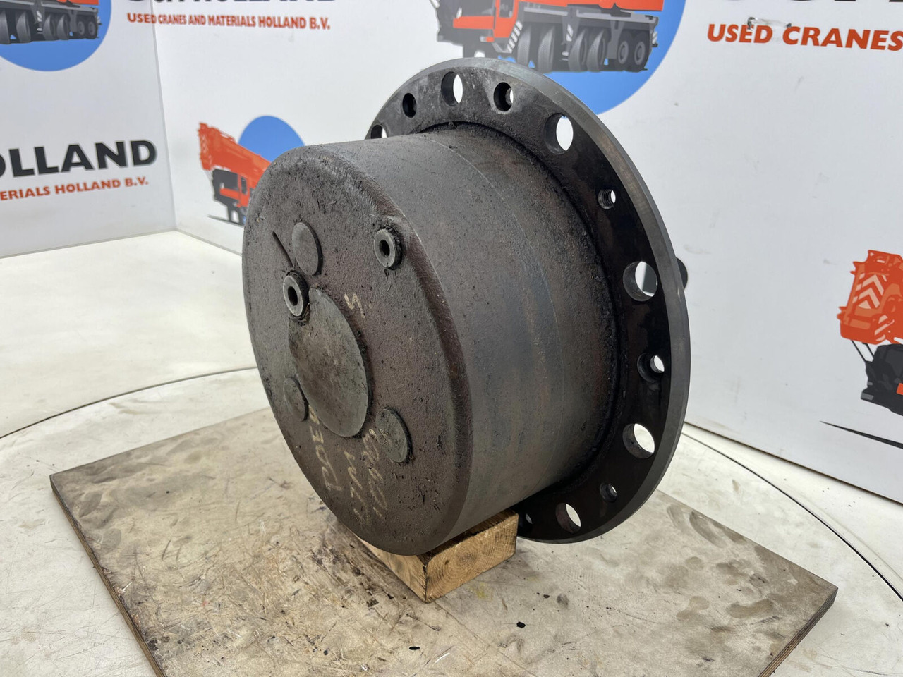 Liebherr LTM 1080/1 planetary gear 22-25-74-40-3pl-H135-46 - Moteur de translation pour Grue mobile: photos 2 Liebherr LTM 1080/1 planetary gear 22-25-74-40-3pl-H135-46 - Moteur de translation pour Grue mobile: photos 2
