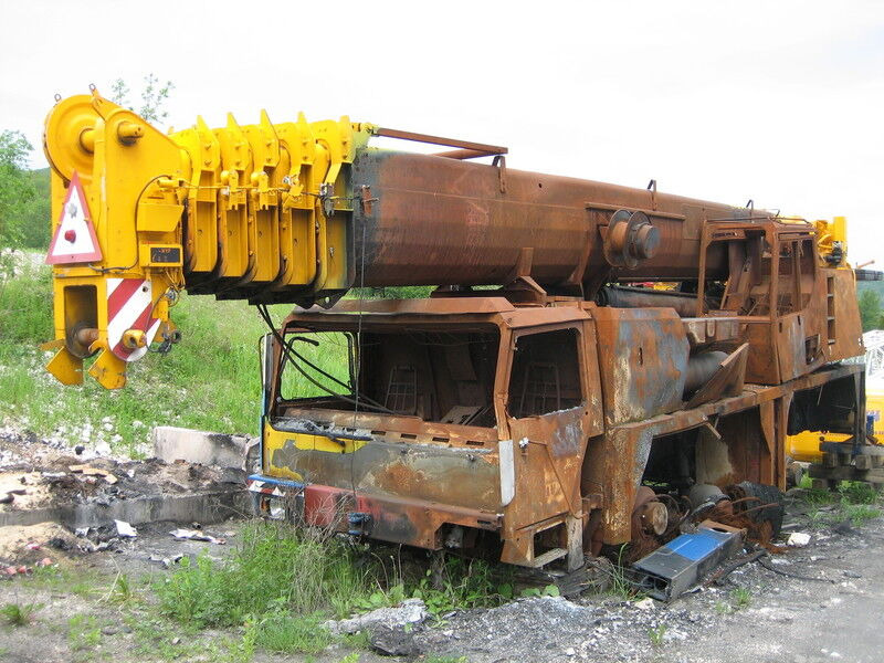 Liebherr LTM 1090/2 for parts - Grue tout-terrain: photos 1 Liebherr LTM 1090/2 for parts - Grue tout-terrain: photos 1