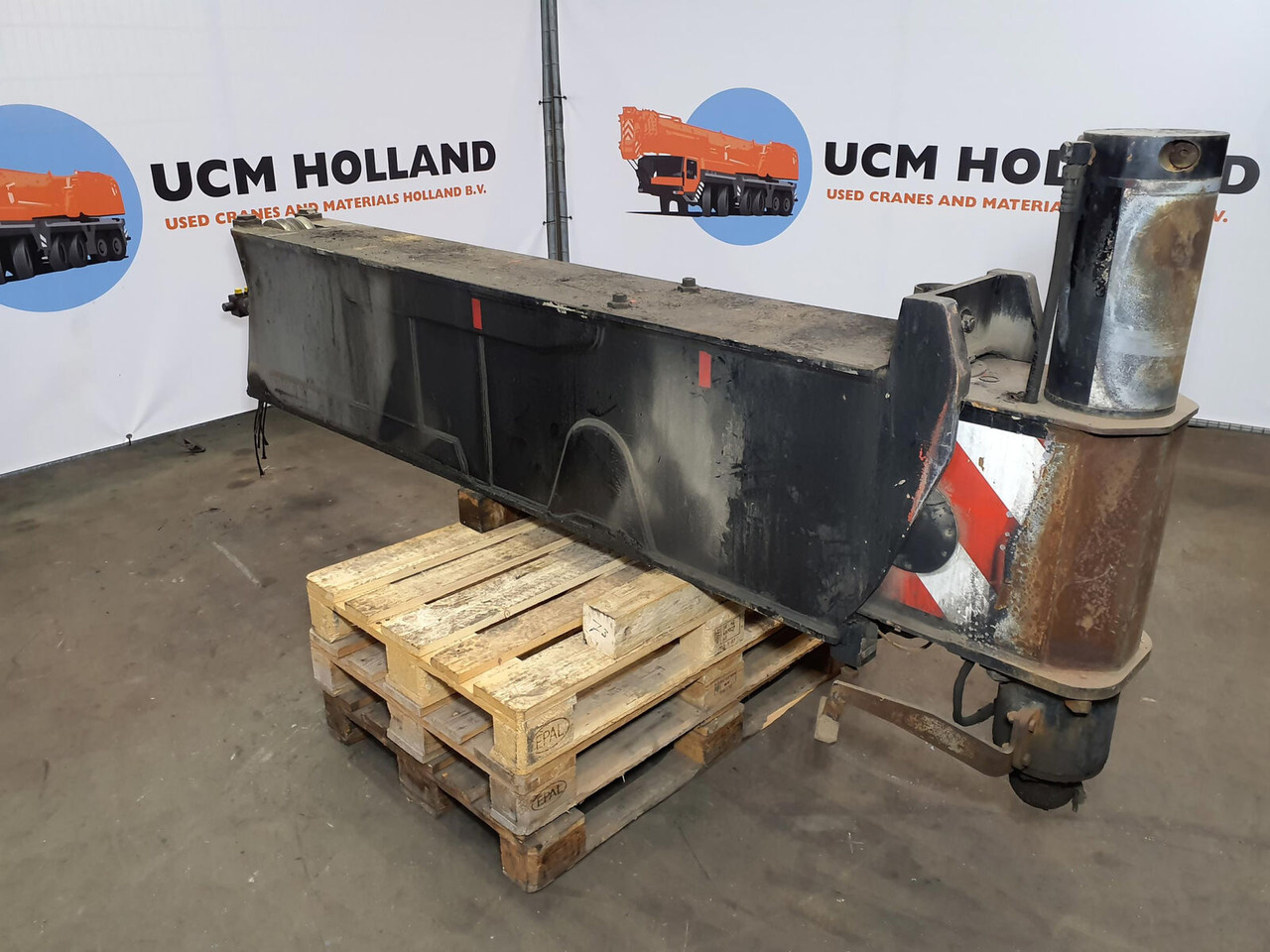 Liebherr LTM 1200/1 sliding beam front pre assembled - Suspension pour Grue: photos 1 Liebherr LTM 1200/1 sliding beam front pre assembled - Suspension pour Grue: photos 1