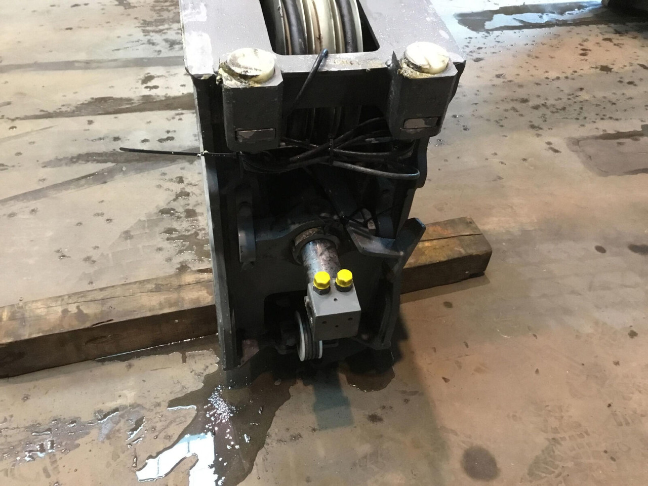 Liebherr LTM 1250-6.1 sliding beam front pre assembled - Suspension pour Grue mobile: photos 5 Liebherr LTM 1250-6.1 sliding beam front pre assembled - Suspension pour Grue mobile: photos 5