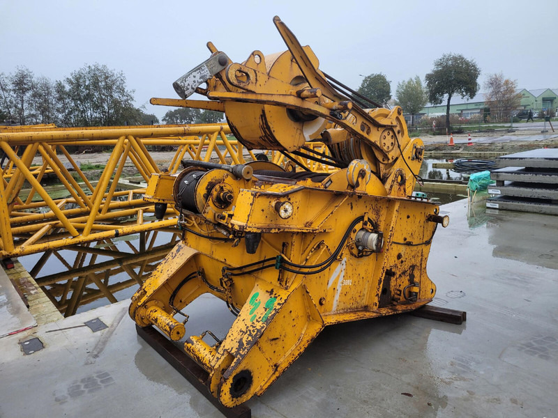 Liebherr LTM 1300 luffing jib winch with frame - Grue auxiliaire: photos 1 Liebherr LTM 1300 luffing jib winch with frame - Grue auxiliaire: photos 1