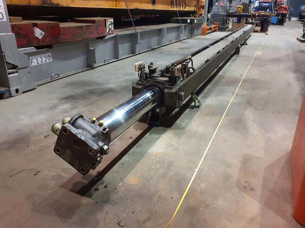 Liebherr LTM 1400-7.1 Telescopic cylinder - Vérin hydraulique pour Grue mobile: photos 3 Liebherr LTM 1400-7.1 Telescopic cylinder - Vérin hydraulique pour Grue mobile: photos 3