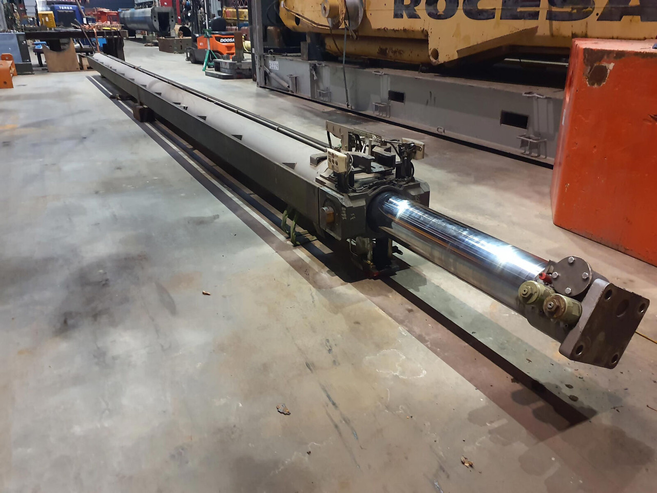 Liebherr LTM 1400-7.1 Telescopic cylinder - Vérin hydraulique pour Grue mobile: photos 4 Liebherr LTM 1400-7.1 Telescopic cylinder - Vérin hydraulique pour Grue mobile: photos 4