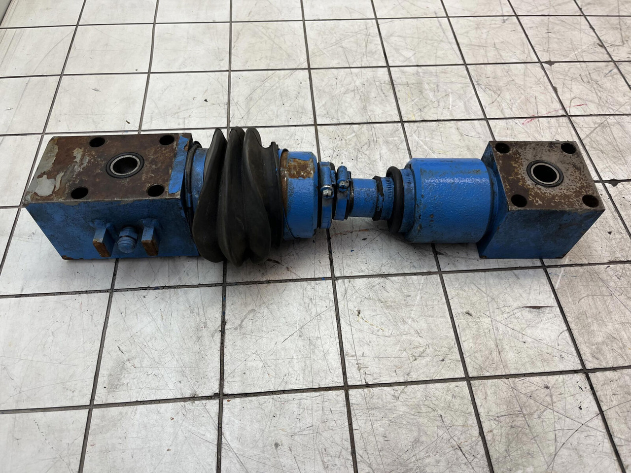 Liebherr LTM 1400-7.1 cylinder connection - Vérin hydraulique pour Grue mobile: photos 5 Liebherr LTM 1400-7.1 cylinder connection - Vérin hydraulique pour Grue mobile: photos 5