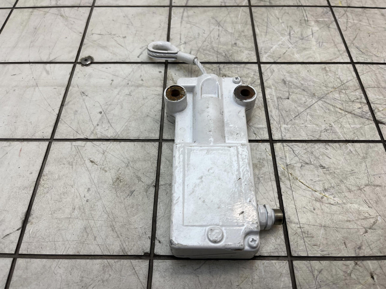 Liebherr LTM 1400-7.1 hoist limit switch - Système électrique pour Grue: photos 2 Liebherr LTM 1400-7.1 hoist limit switch - Système électrique pour Grue: photos 2