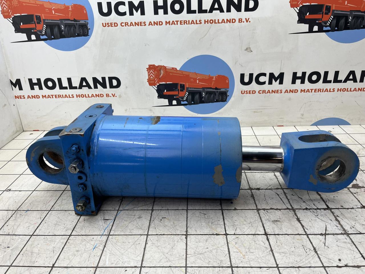 Liebherr LTM 1400-7.1 luffing cylinder TY-frame - Vérin hydraulique pour Grue mobile: photos 2 Liebherr LTM 1400-7.1 luffing cylinder TY-frame - Vérin hydraulique pour Grue mobile: photos 2