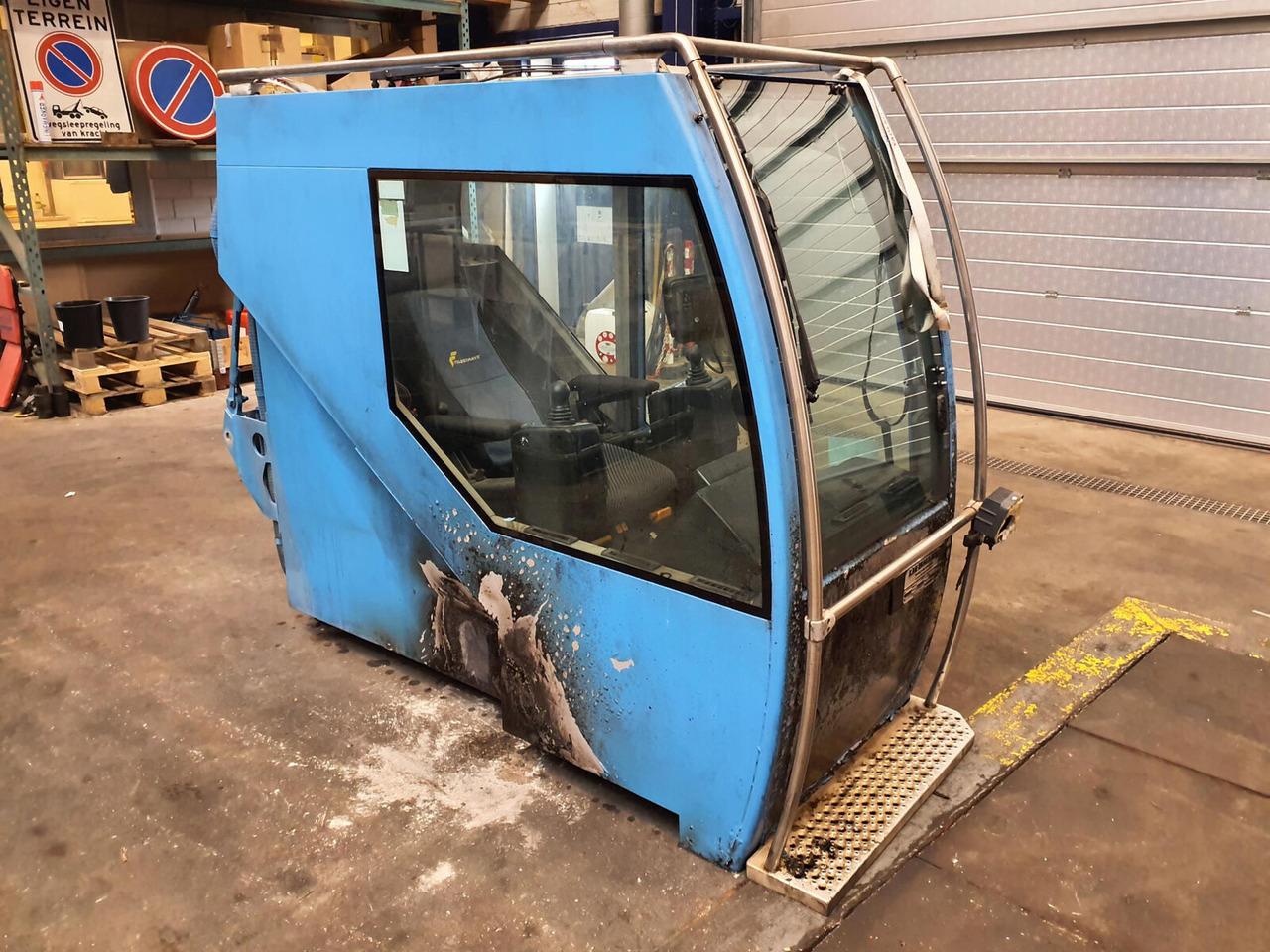 Liebherr LTM 1400-7.1 upper cabin - Cabine pour Grue mobile: photos 3 Liebherr LTM 1400-7.1 upper cabin - Cabine pour Grue mobile: photos 3