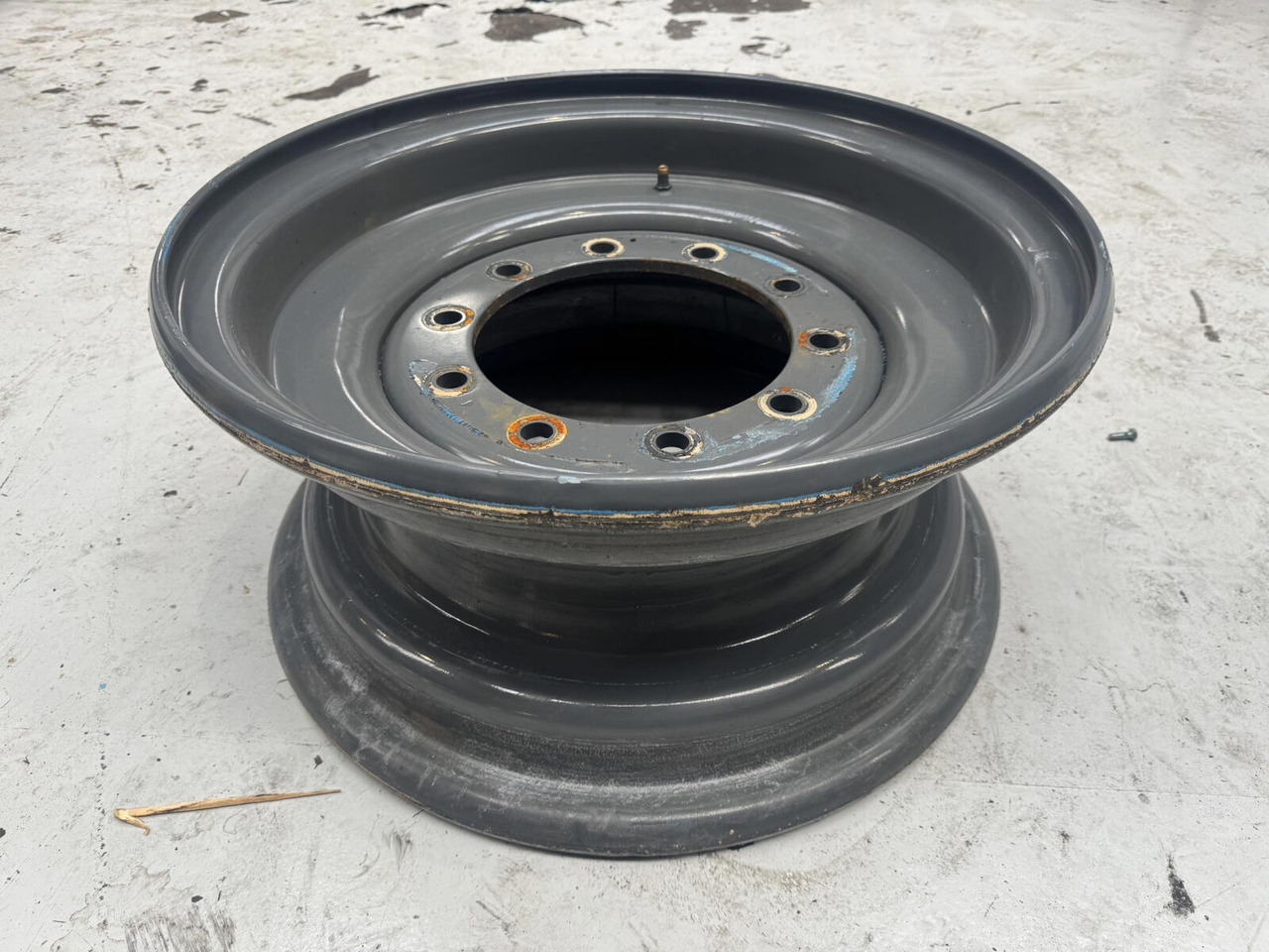 Liebherr Rim 445/95R25 10 12 1p - Jante pour Grue: photos 2 Liebherr Rim 445/95R25 10 12 1p - Jante pour Grue: photos 2