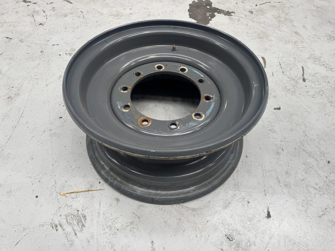 Liebherr Rim 445/95R25 10 12 1p - Jante pour Grue: photos 1 Liebherr Rim 445/95R25 10 12 1p - Jante pour Grue: photos 1