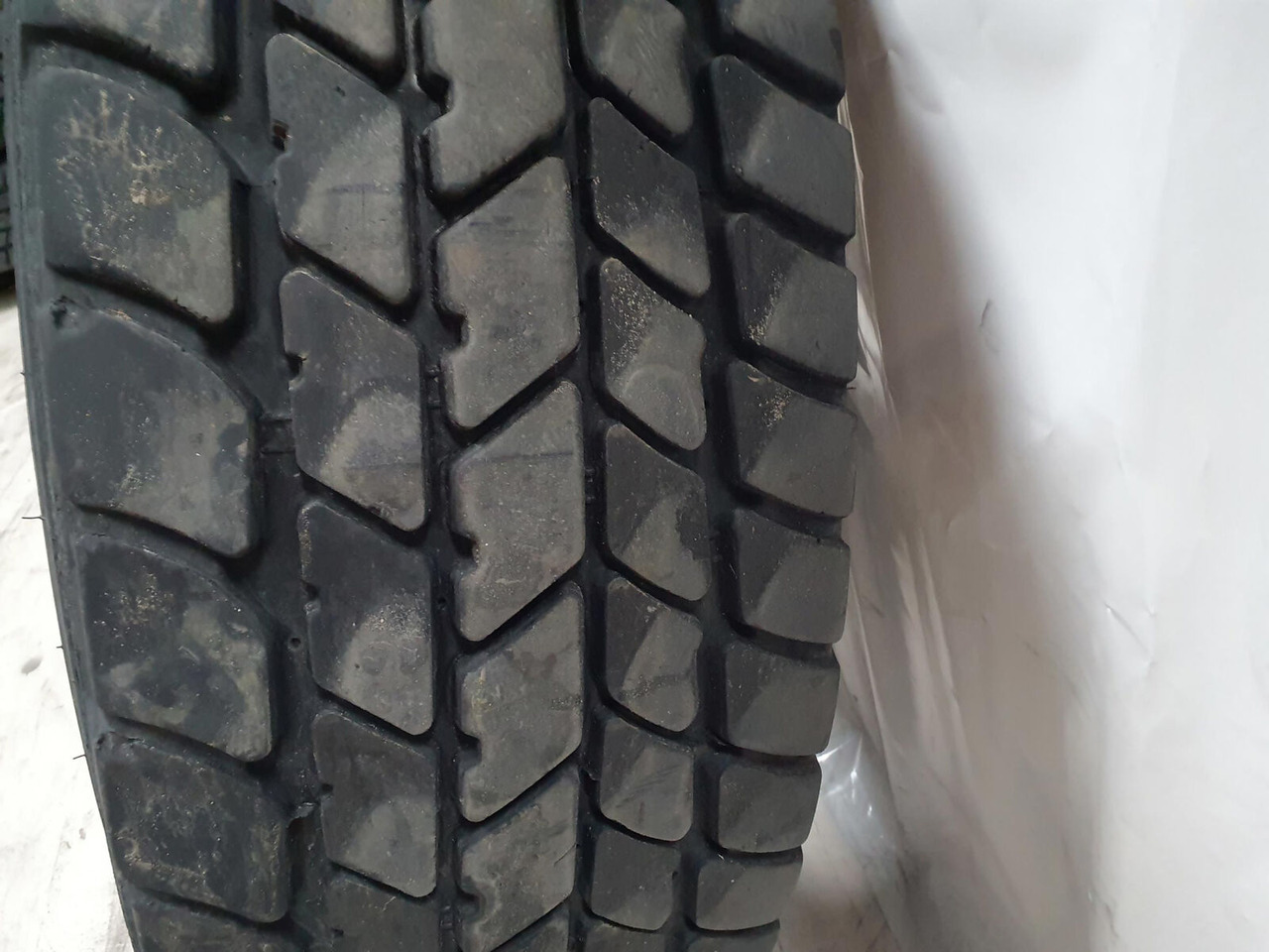 Liebherr Wheel 445/95R25 10 12 1p - Roue complète: photos 4 Liebherr Wheel 445/95R25 10 12 1p - Roue complète: photos 4