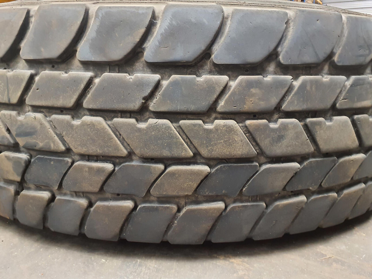 Liebherr Wheel 445/95R25 10 12.3 1p - Roue complète: photos 3 Liebherr Wheel 445/95R25 10 12.3 1p - Roue complète: photos 3