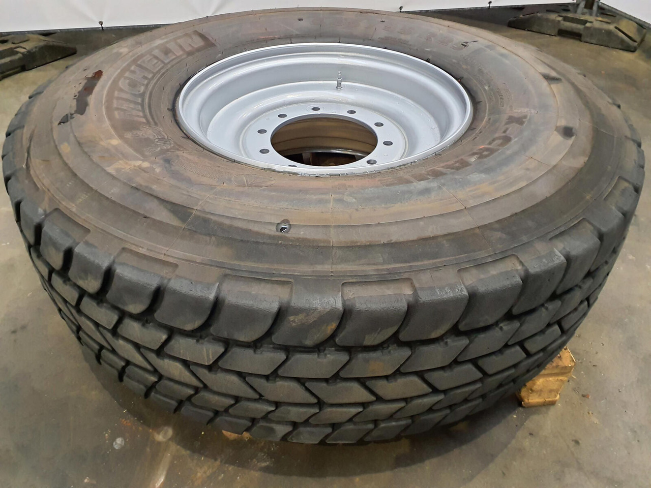 Liebherr Wheel 445/95R25 10 12.3 1p - Roue complète: photos 2 Liebherr Wheel 445/95R25 10 12.3 1p - Roue complète: photos 2