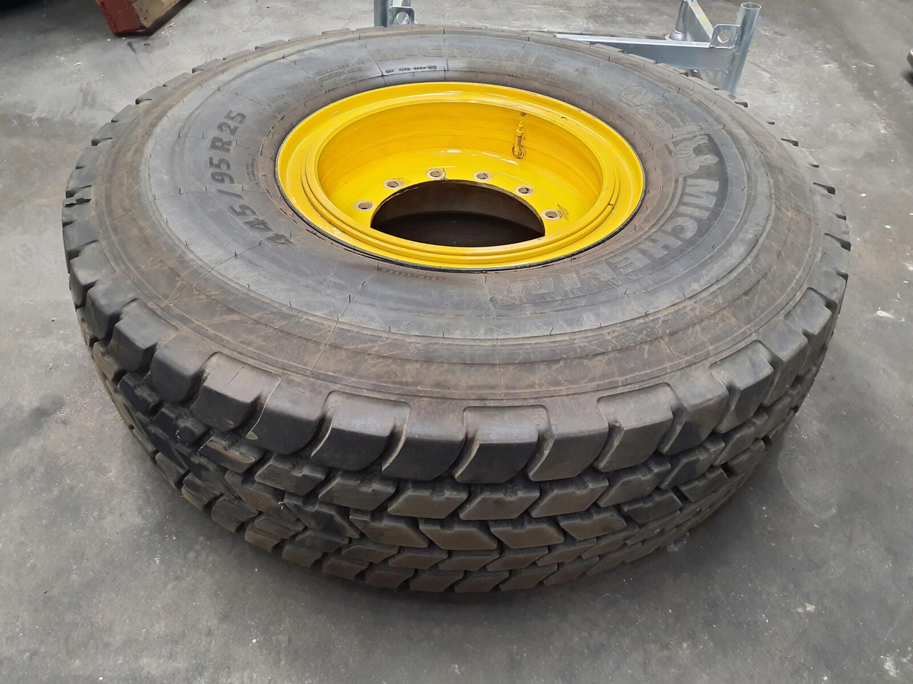 Michelin Wheel 445/95R25 12 14.8 3p - Roue complète: photos 2 Michelin Wheel 445/95R25 12 14.8 3p - Roue complète: photos 2