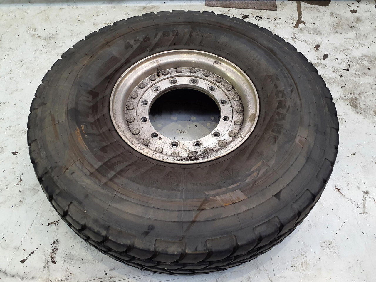 Michelin Wheel 445/95R25 12 9 2p alu - Roue complète pour Grue: photos 3 Michelin Wheel 445/95R25 12 9 2p alu - Roue complète pour Grue: photos 3