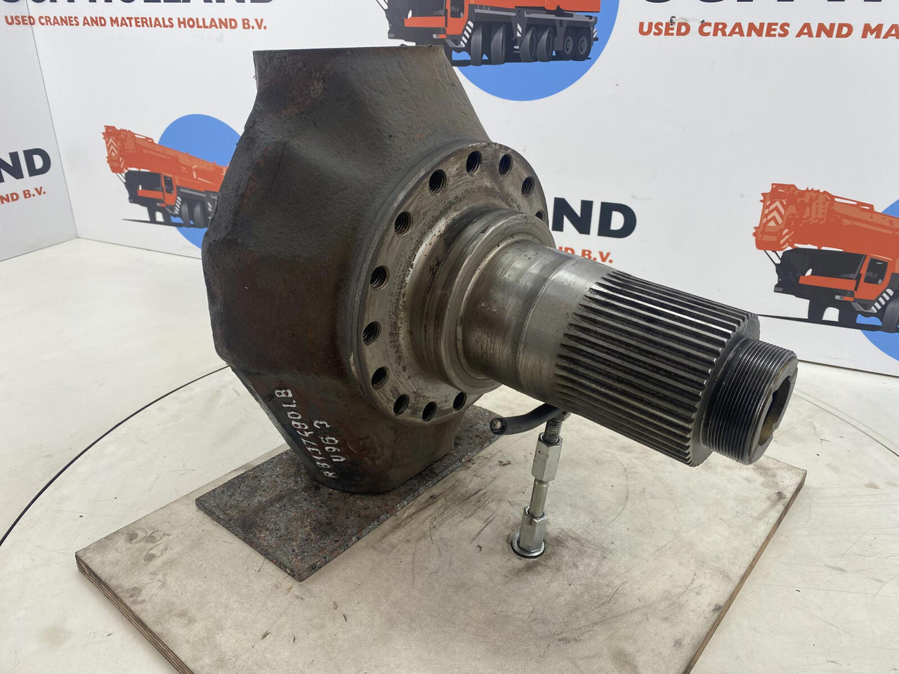 PPM 250 ATT Steering knuckle 16 holes axle 1 - Fusée d'essieu pour Grue mobile: photos 3 PPM 250 ATT Steering knuckle 16 holes axle 1 - Fusée d'essieu pour Grue mobile: photos 3