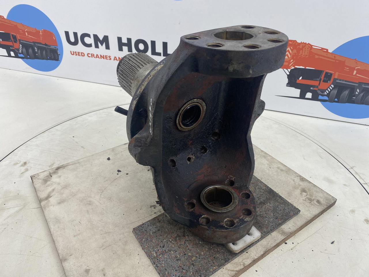 PPM 280 ATT Steering knuckle 16 holes axle 1 - Fusée d'essieu pour Grue: photos 4 PPM 280 ATT Steering knuckle 16 holes axle 1 - Fusée d'essieu pour Grue: photos 4