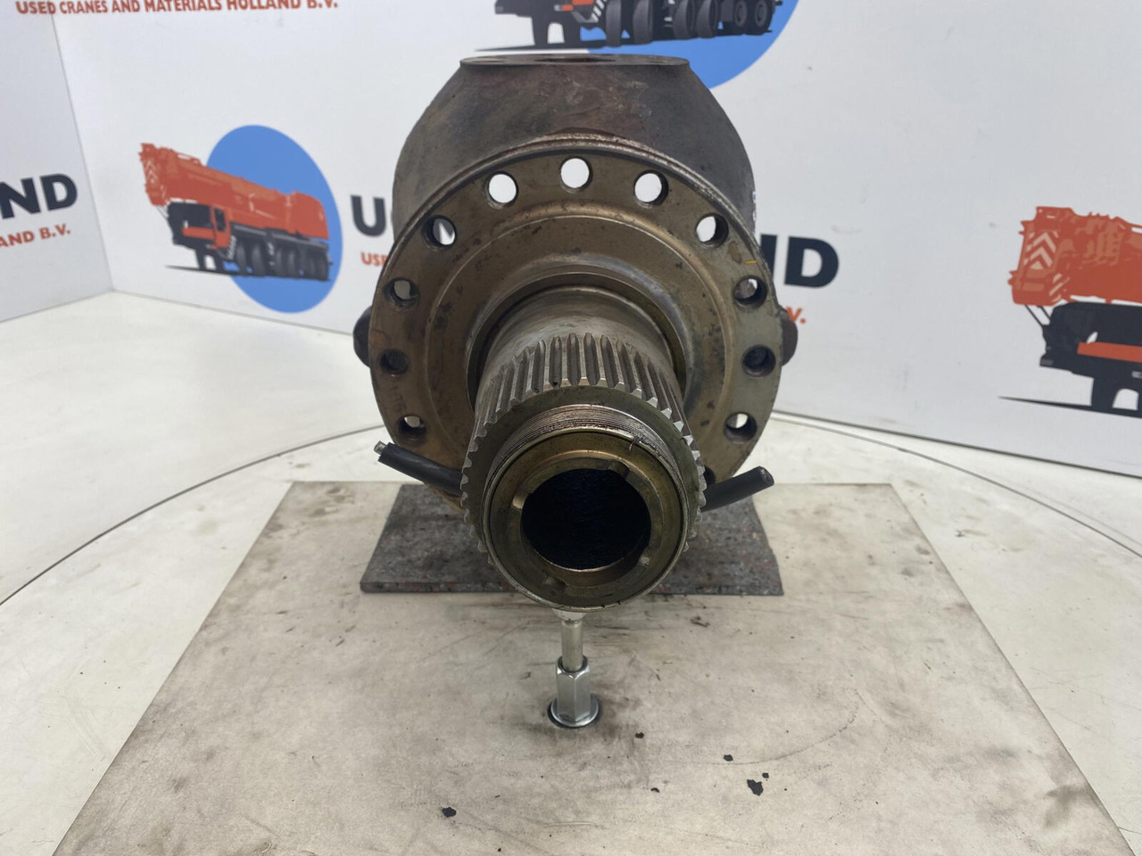 PPM 280 ATT Steering knuckle 16 holes axle 1 - Fusée d'essieu pour Grue: photos 2 PPM 280 ATT Steering knuckle 16 holes axle 1 - Fusée d'essieu pour Grue: photos 2