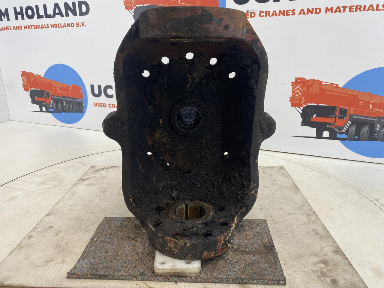 PPM 280 ATT Steering knuckle 16 holes axle 2 - Fusée d'essieu pour Grue: photos 5 PPM 280 ATT Steering knuckle 16 holes axle 2 - Fusée d'essieu pour Grue: photos 5